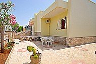 casa - Villa indipendente, vicino al mare, con giardino, spazio esterno e posto auto interno