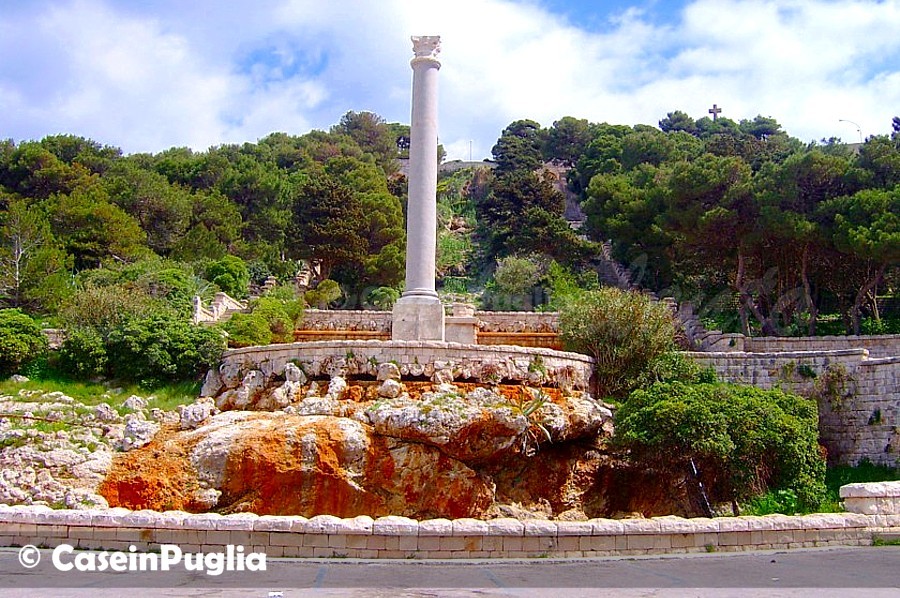 Colonna romana che segne il termine dell'acquedotto Pugliese a Santa Maria di Leuca