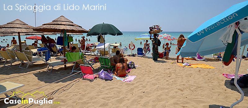 la spiaggia di lido marini, in Puglia